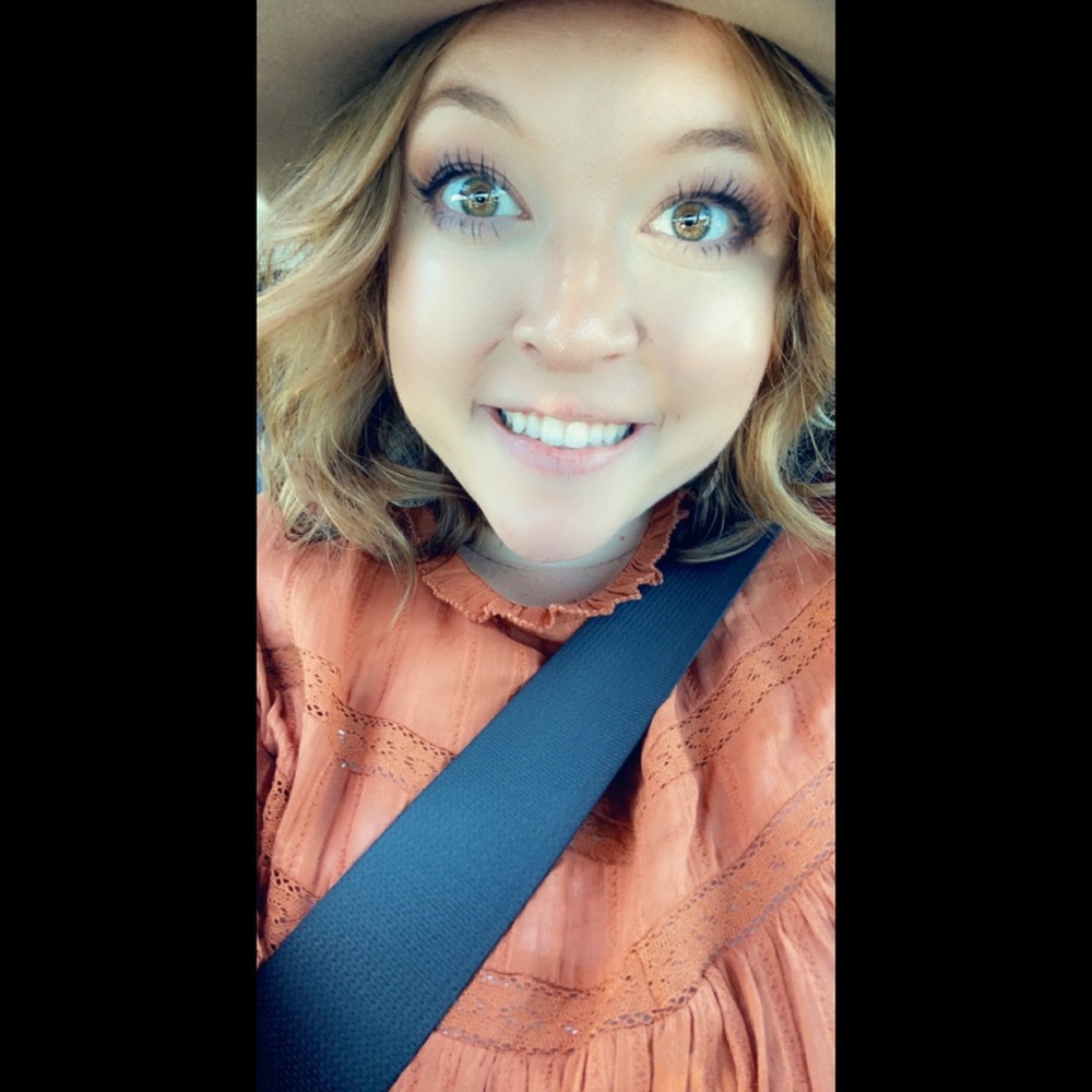 Meet your Posher, Caitlyn